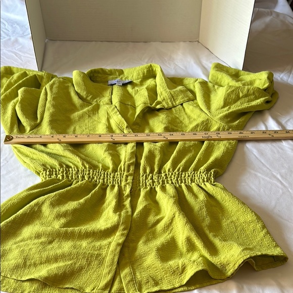 Chic Lime Green Blouse - Picture 5 of 7